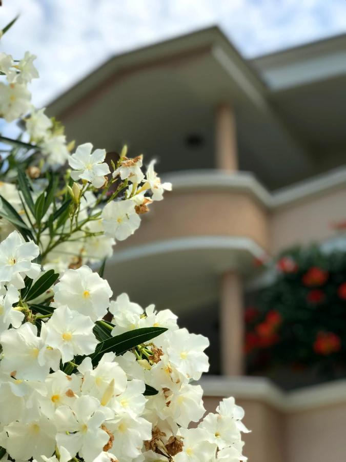 Apartments Kraja Улцин Екстериор снимка